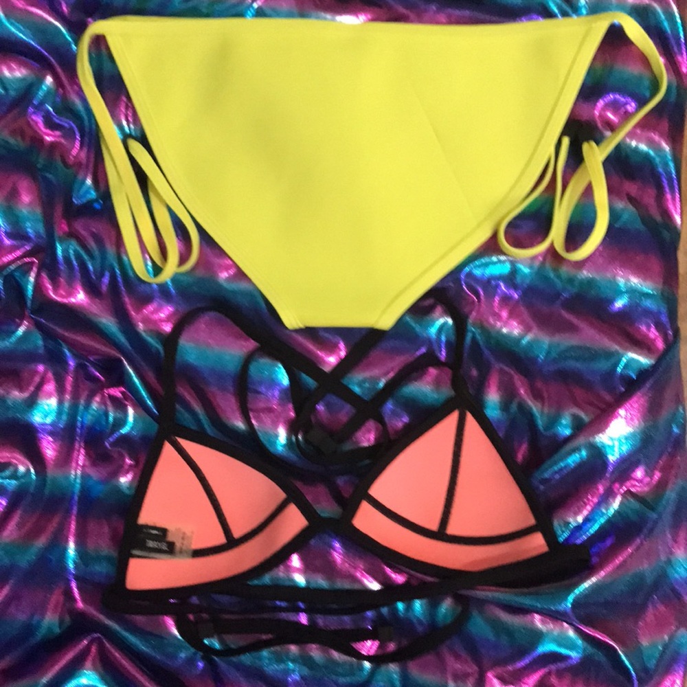 TRIANGL Bikini - Picture 4 of 10
